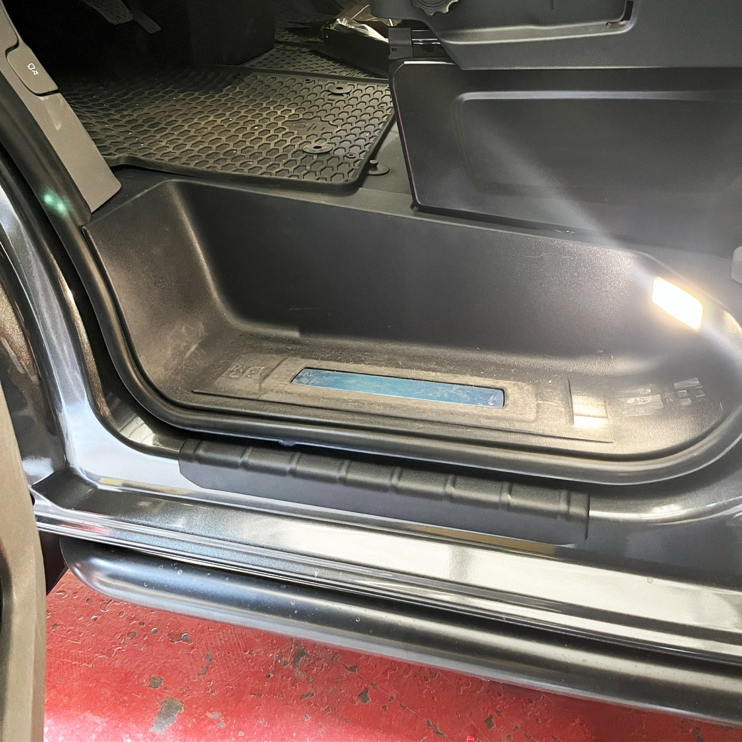 Volkswagen T7 2022- Yılı ve Sonrası Uyumlu Kapı Eşiği 2 Parça