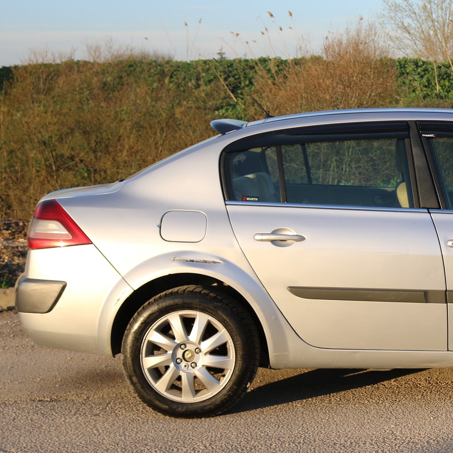 Renault Megane 2 2003-2008 Yıl Aralığı Uyumlu Arka Cam Spoyler