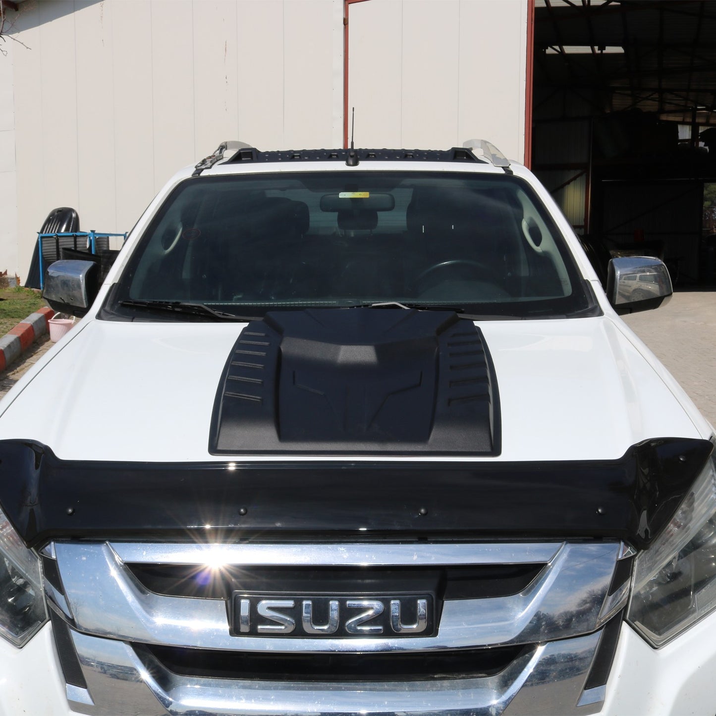 Isuzu D-Max 2017-2019 Yıl Aralığı Uyumlu Ön Kaput Scoop