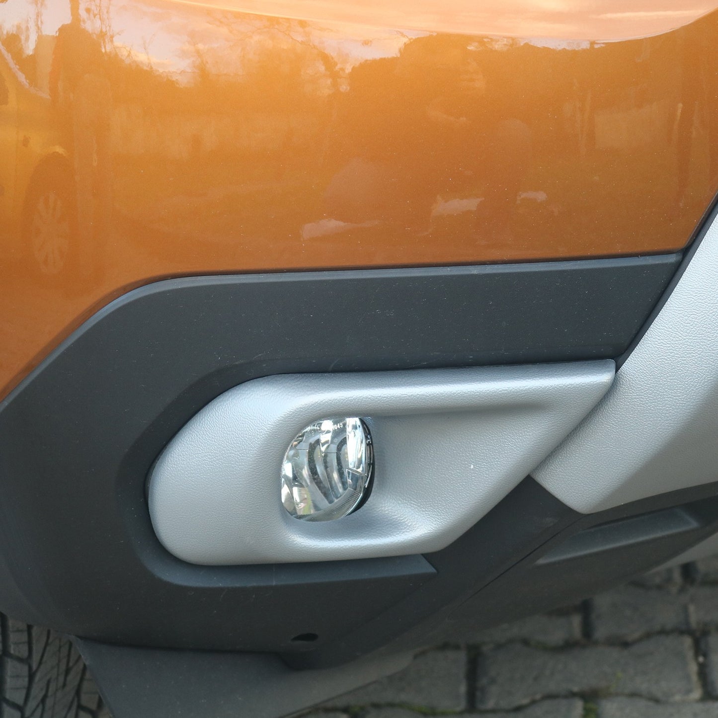 Dacia Duster 2018-2024 Yıl Aralığı Uyumlu Sis Farı Çerçevesi 2 Parça