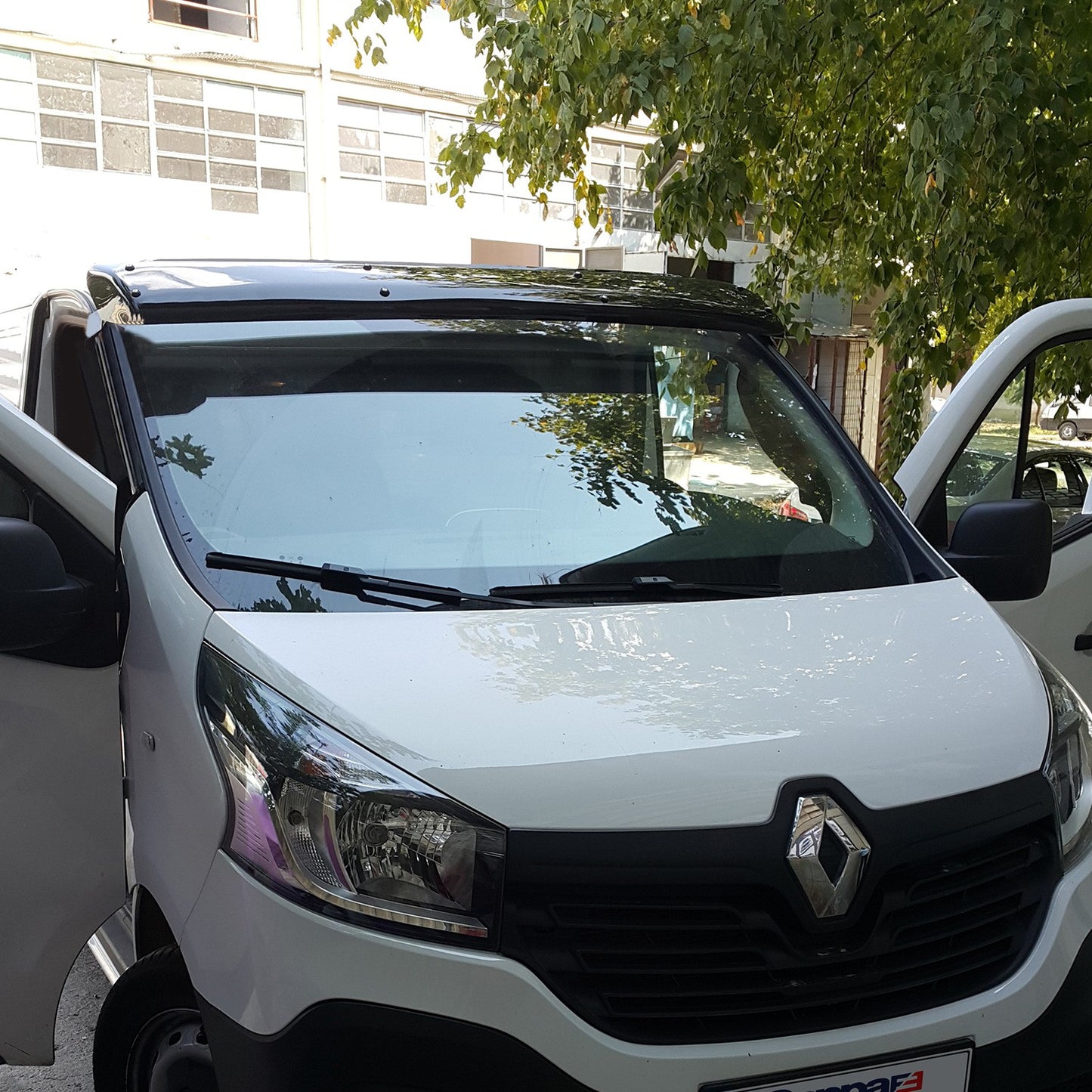 Renault Trafic 2014-2019 Yıl Aralığı Uyumlu Ön Cam Güneşliği