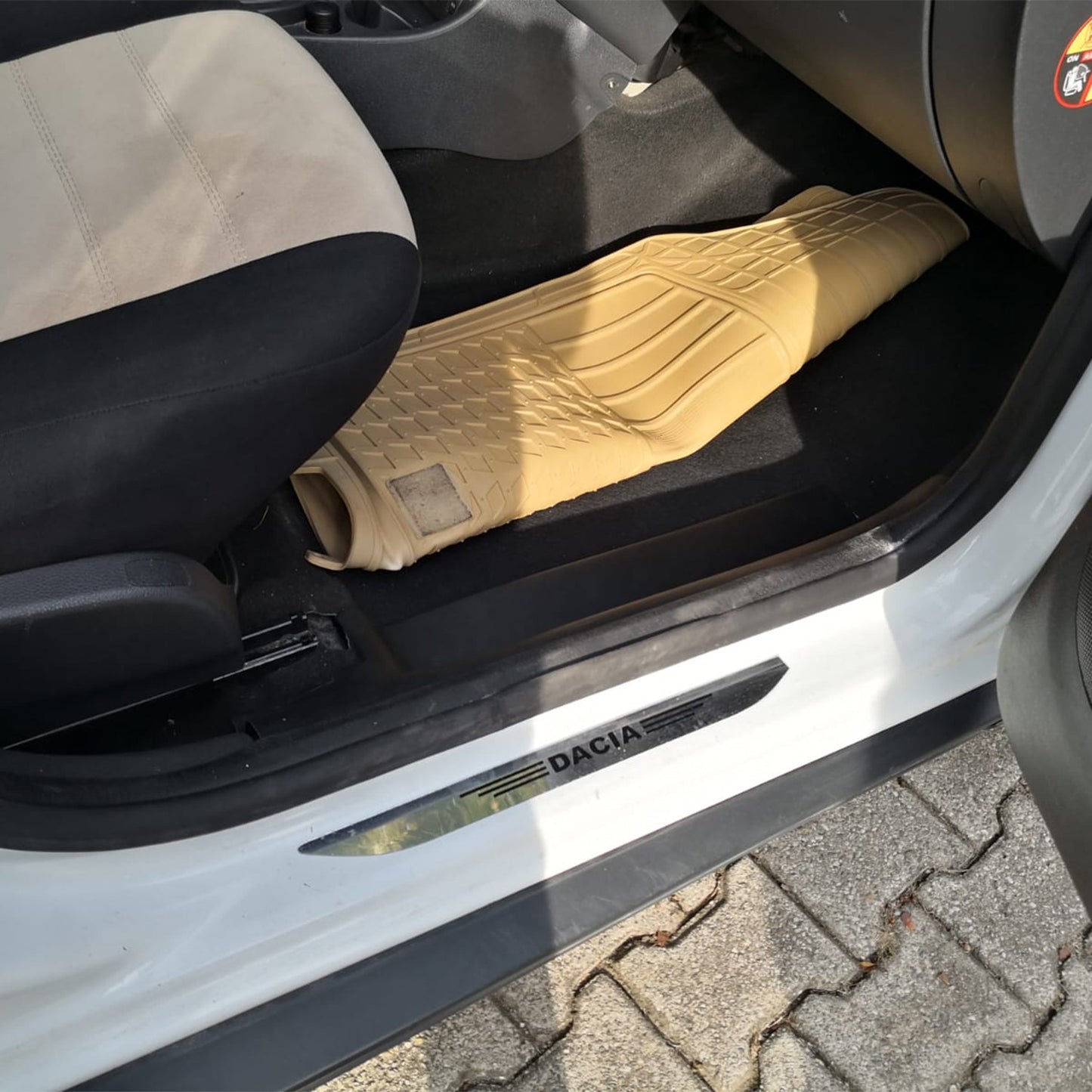 Dacia Duster 2010-2017 Yıl Aralığı Uyumlu İç Trim 5 Parça