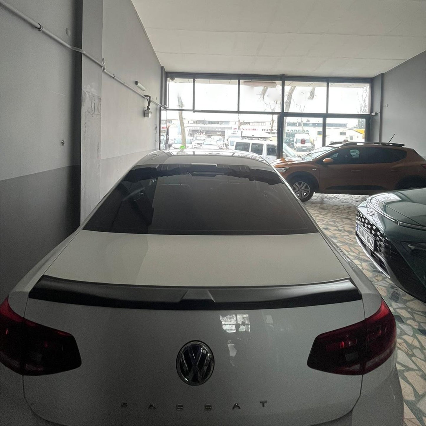 Volkswagen Passat 2015- Yılı ve Sonrası Uyumlu Arka Bagaj Üstü Spoyler