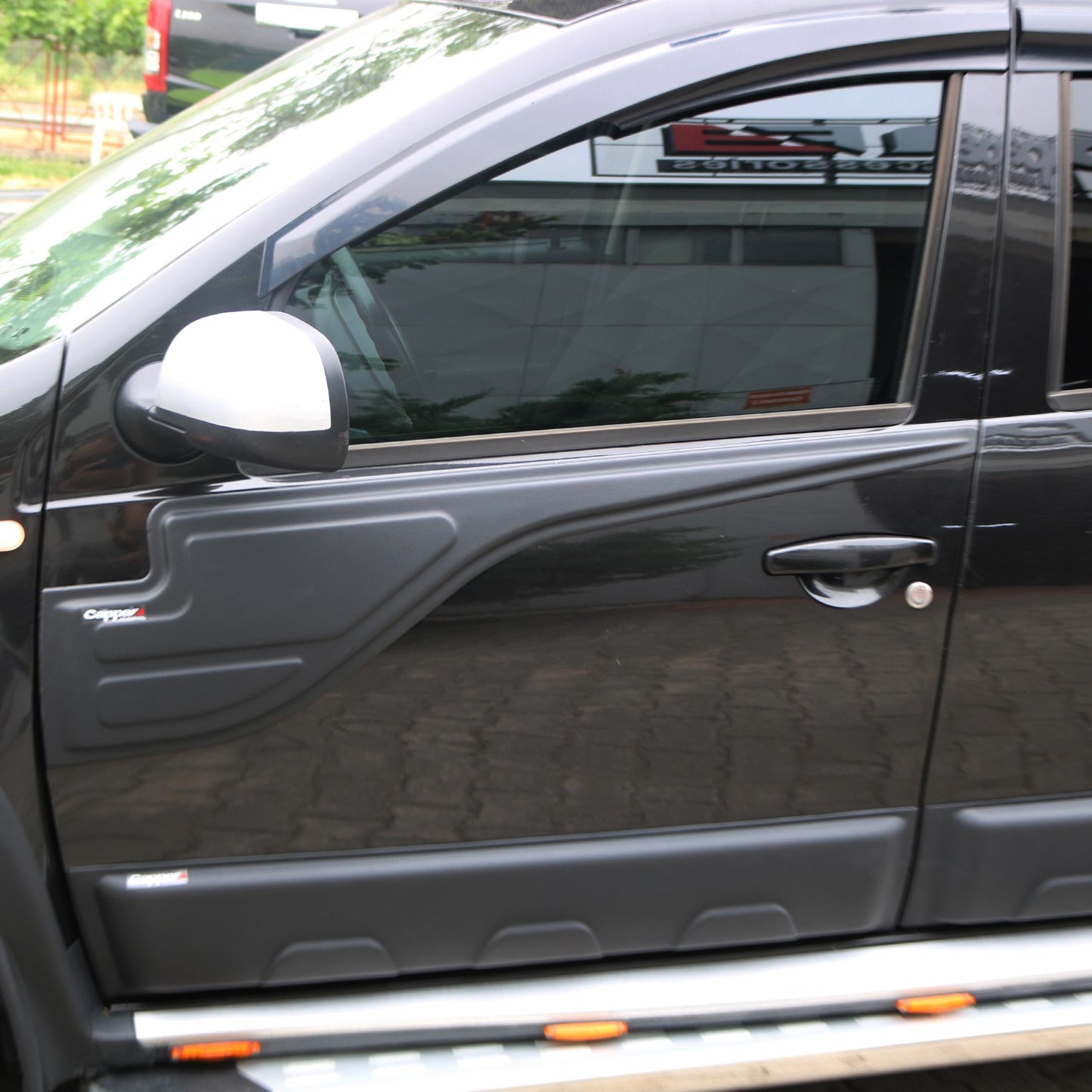 Dacia Duster 2010-2017 Yıl Aralığı Uyumlu Yarasa Kapı Kaplama 2 Parça
