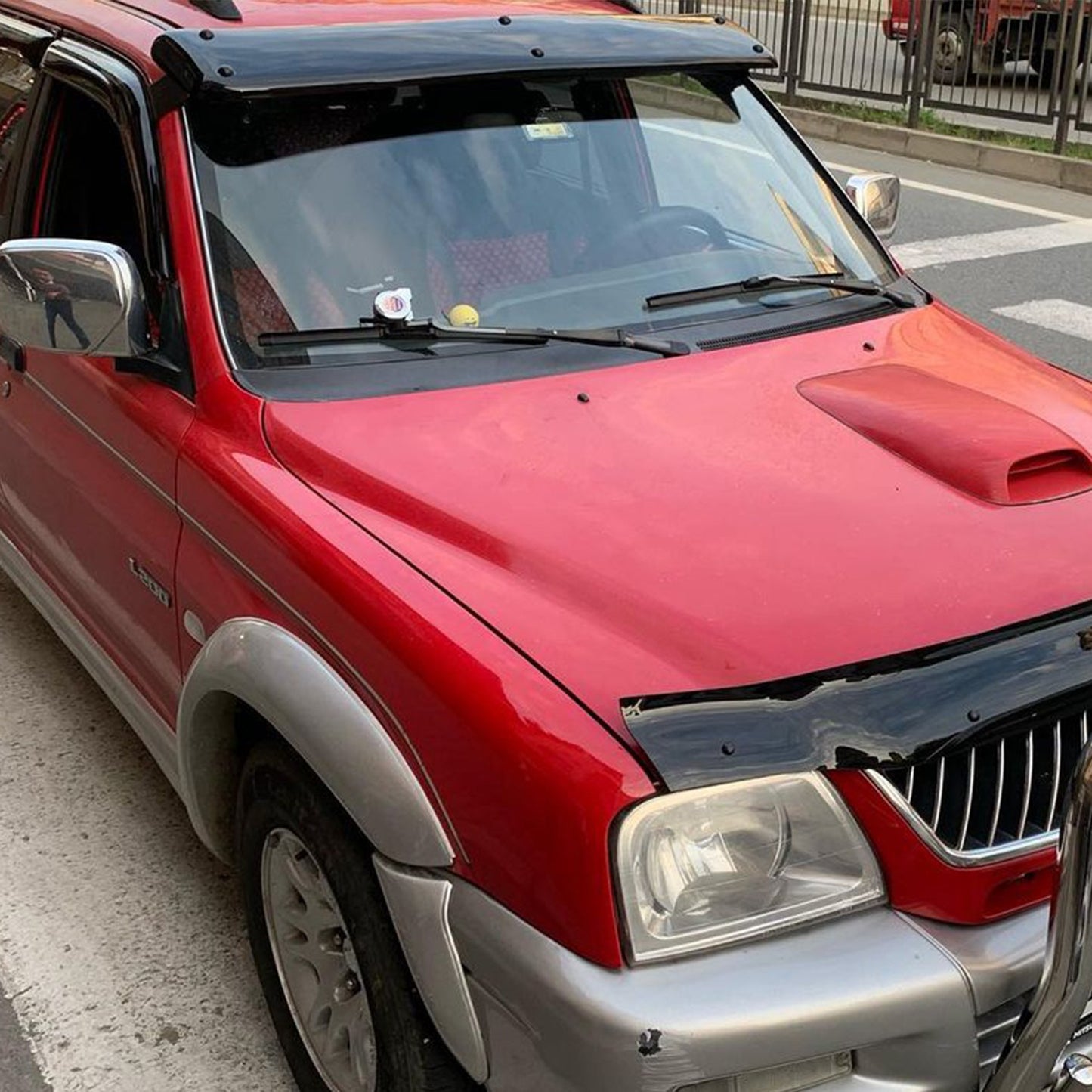 Mitsubishi L200 1996-2006 Yıl Aralığı Uyumlu Ön Cam Güneşliği