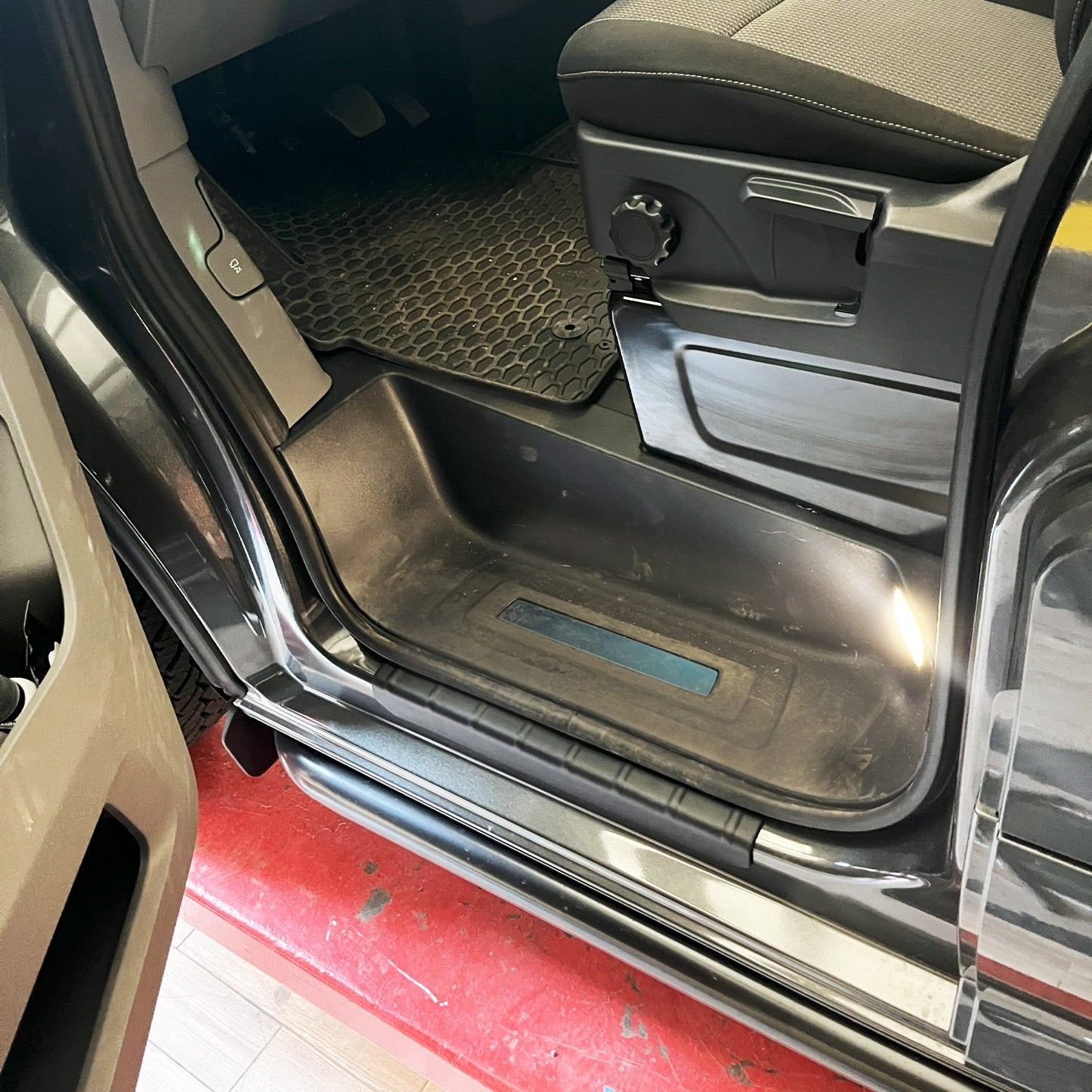 Volkswagen T7 2022- Yılı ve Sonrası Uyumlu Kapı Eşiği 2 Parça