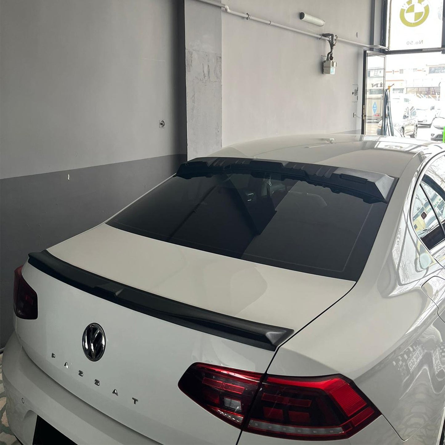 Volkswagen Passat 2015- Yılı ve Sonrası Uyumlu Arka Bagaj Üstü Spoyler
