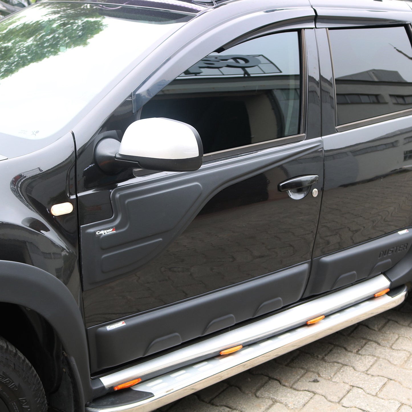 Dacia Duster 2010-2017 Yıl Aralığı Uyumlu Yarasa Kapı Kaplama 2 Parça