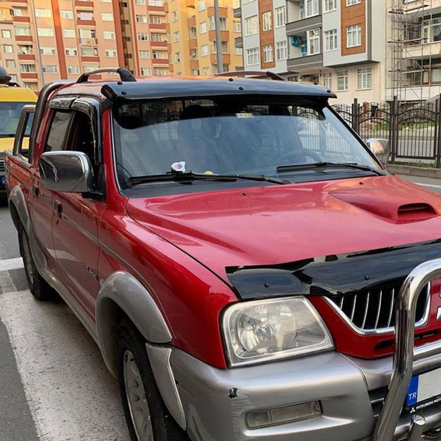 Mitsubishi L200 1996-2006 Yıl Aralığı Uyumlu Ön Cam Güneşliği