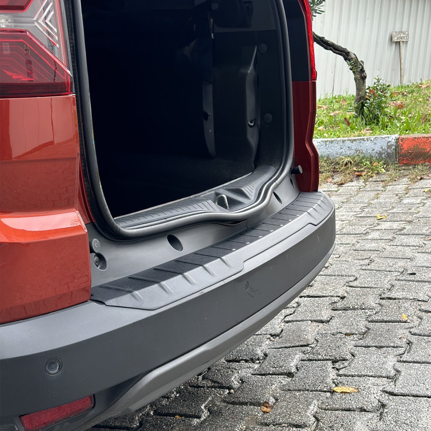 Dacia Jogger 2022- Yılı ve Sonrası Uyumlu Arka Tampon Eşiği Mat