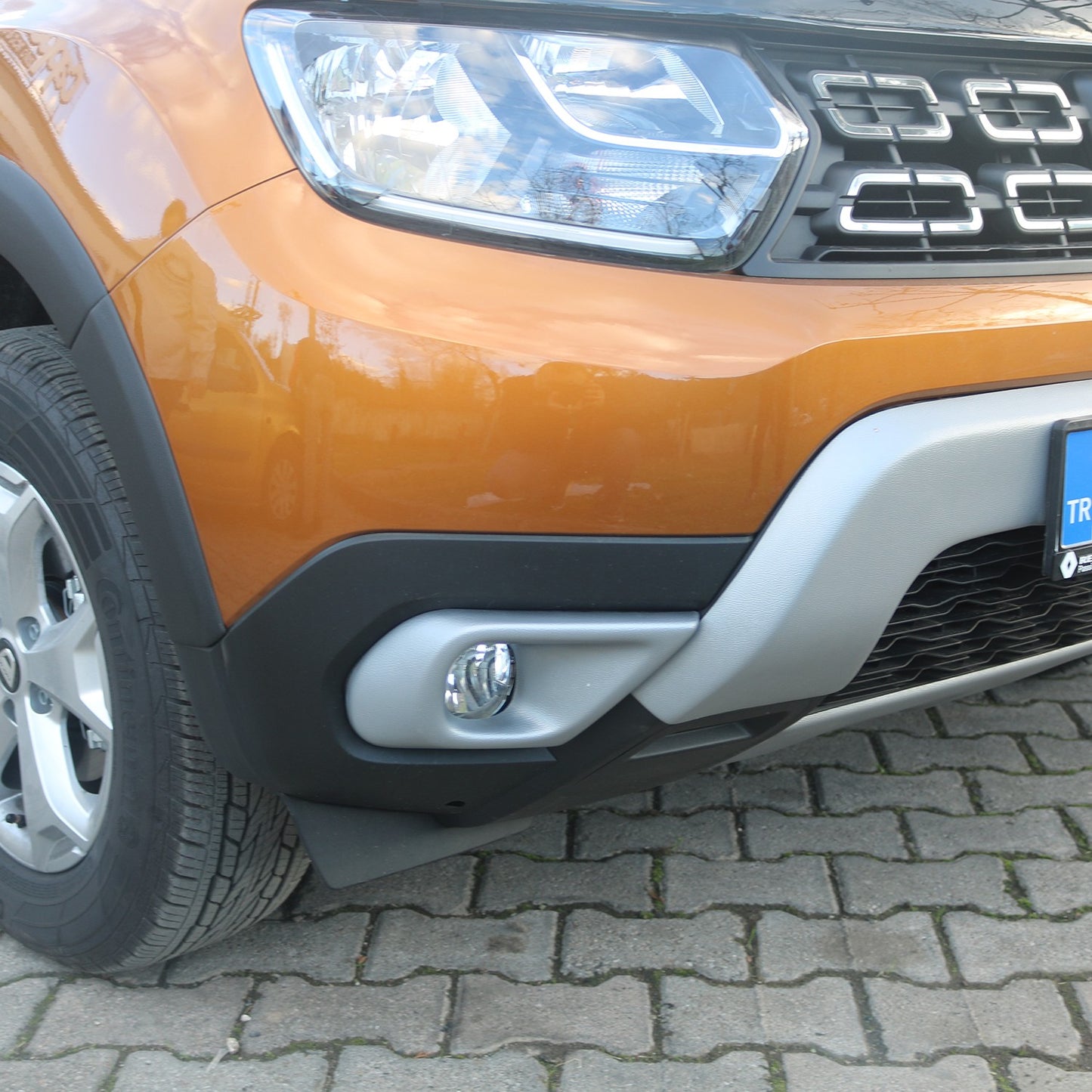 Dacia Duster 2018-2024 Yıl Aralığı Uyumlu Sis Farı Çerçevesi 2 Parça