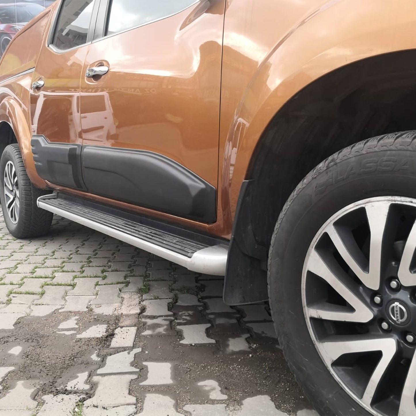 Nissan Navara 2016-2021 Yıl Aralığı Uyumlu Set 4 Prç. Kapı Kaplama Dodik