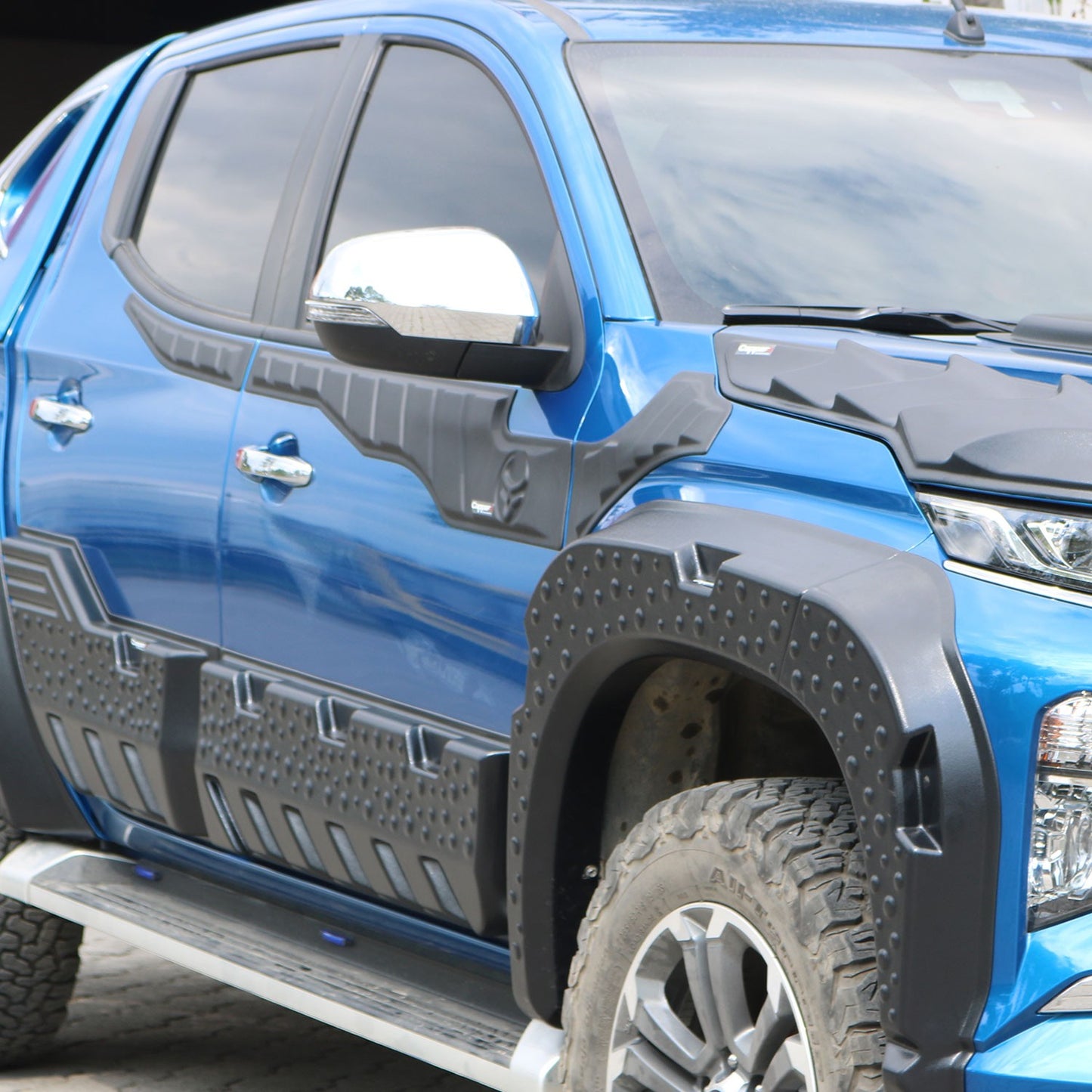 Mitsubishi L200 2019- Yılı ve Sonrası Uyumlu Yarasa Kapı Kaplama 6 Parça