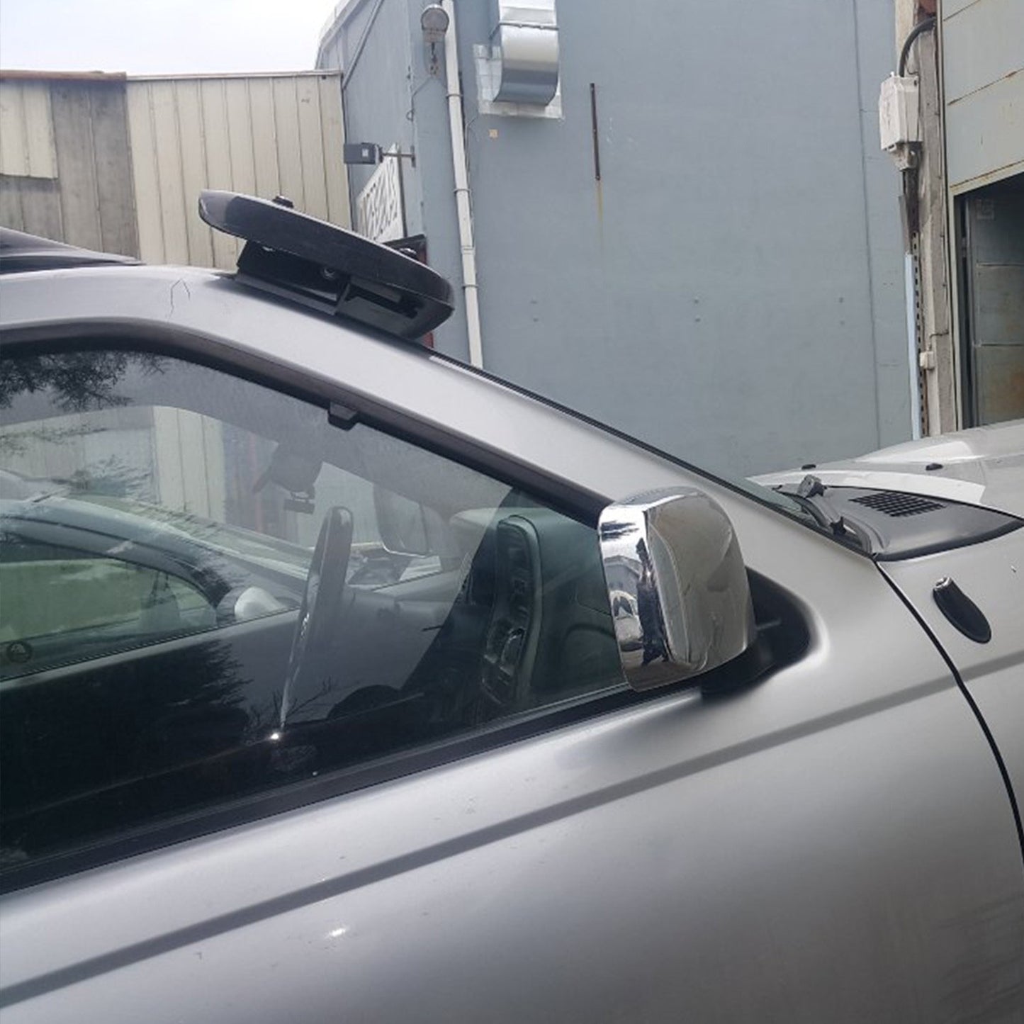 Nissan Navara 2006-2015 Yıl Aralığı Ön Cam Güneşliği