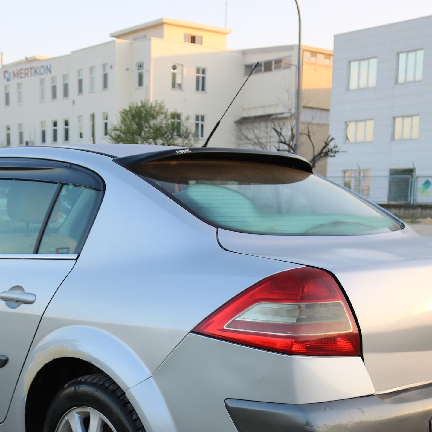 Renault Megane 2 2003-2008 Yıl Aralığı Uyumlu Arka Cam Spoyler