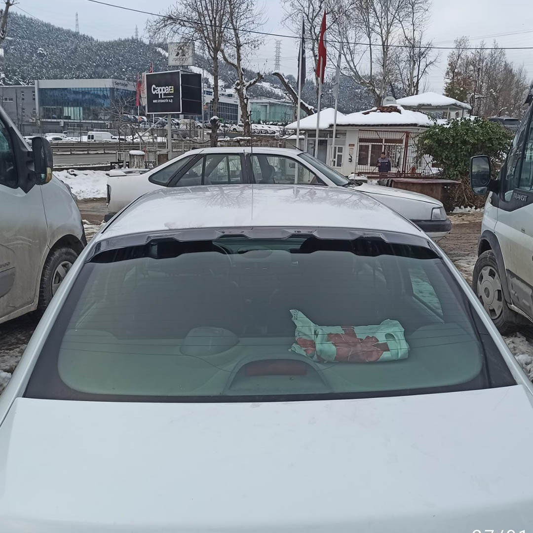 Renault Symbol 2009-2013 Yıl Aralığı Uyumlu Arka Cam Spoyler