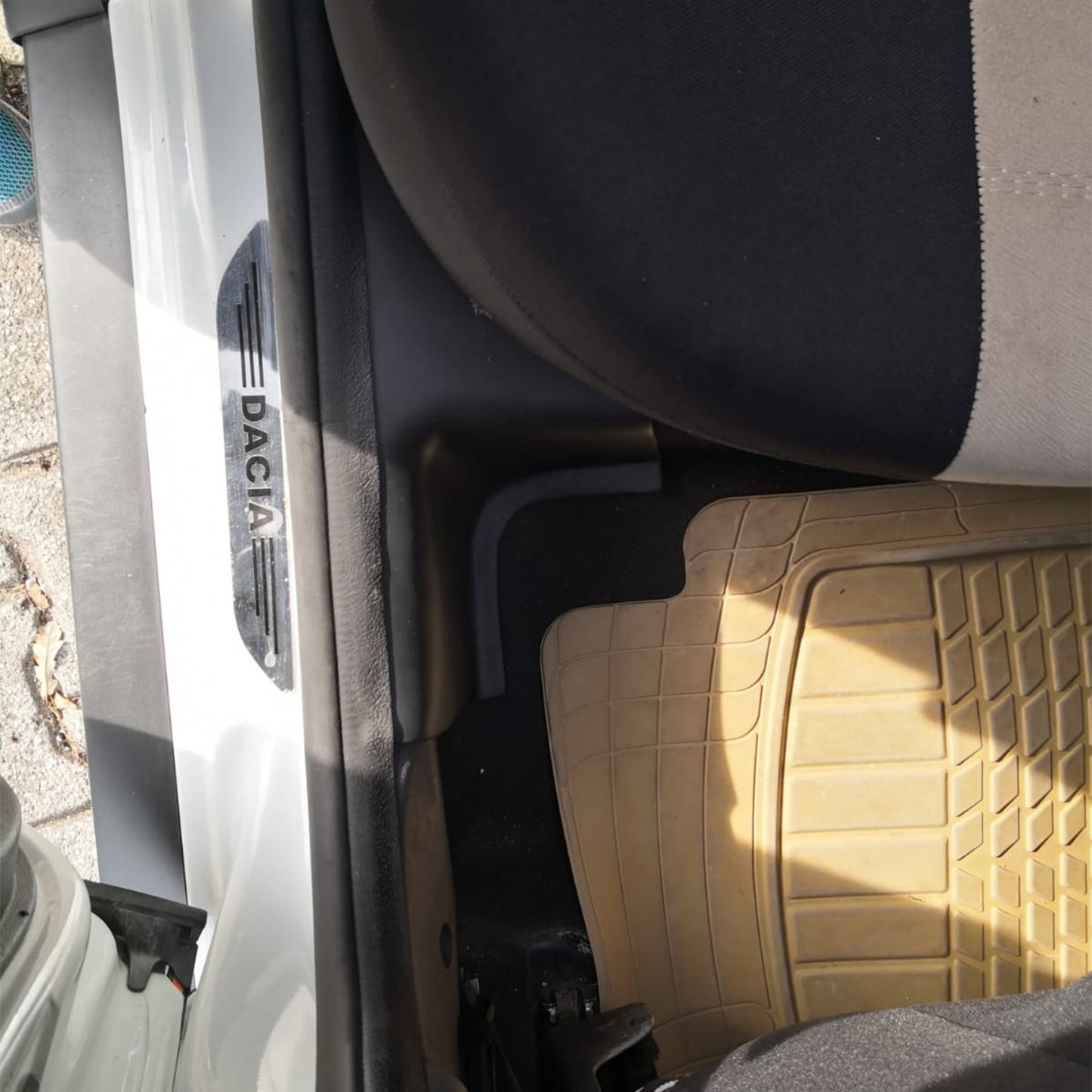 Dacia Duster 2010-2017 Yıl Aralığı Uyumlu İç Trim 5 Parça