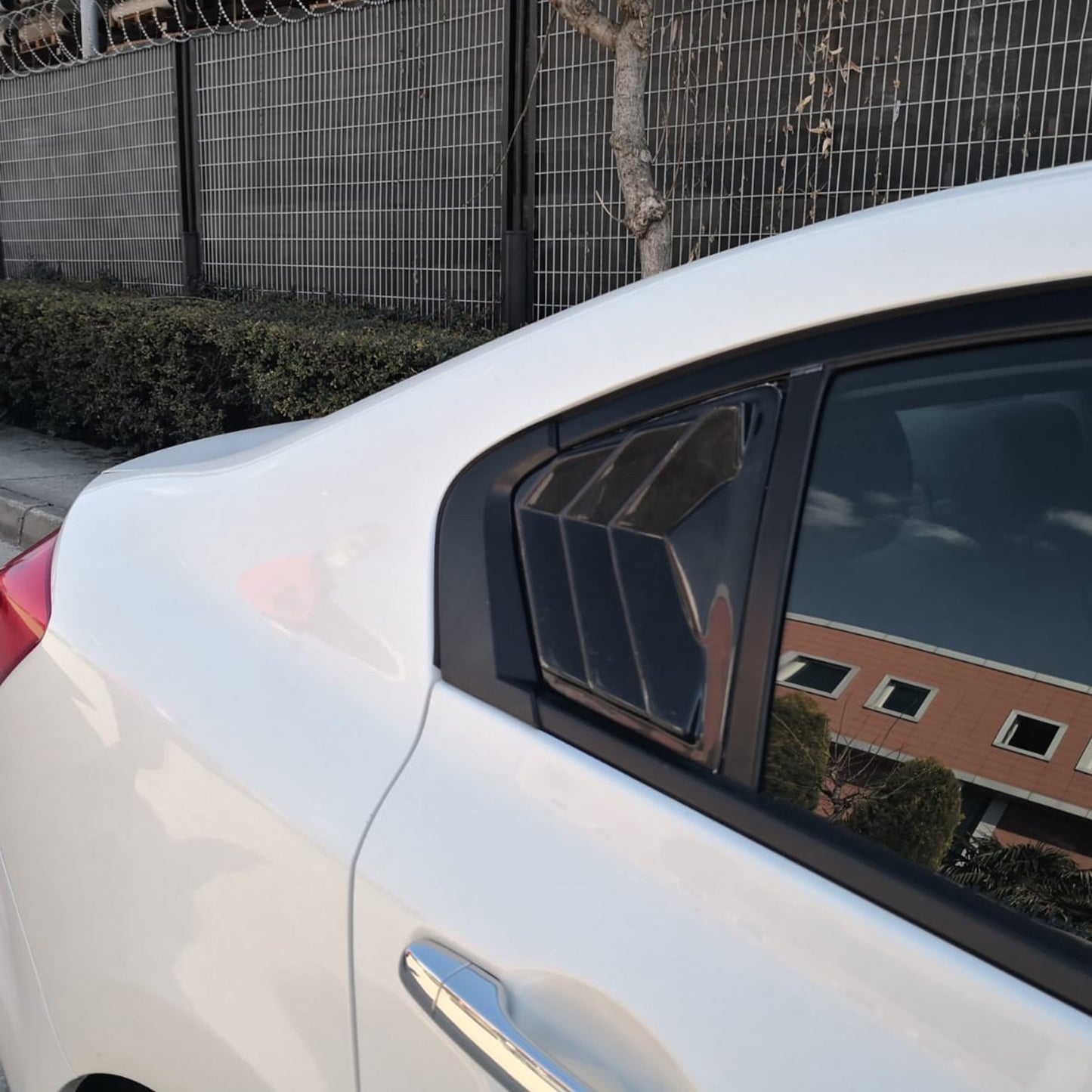 Honda Civic 2012-2015 Yıl Aralığı Uyumlu Kelebek Cam Aksesuarı