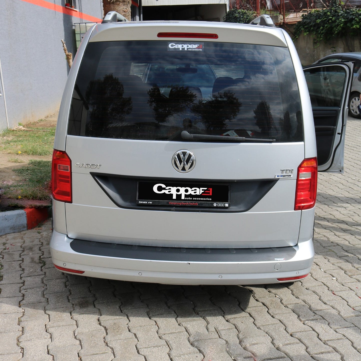 Volkswagen Caddy 2015-2020 Yıl Aralığı Uyumlu Arka Plaka Yeri Kaplama