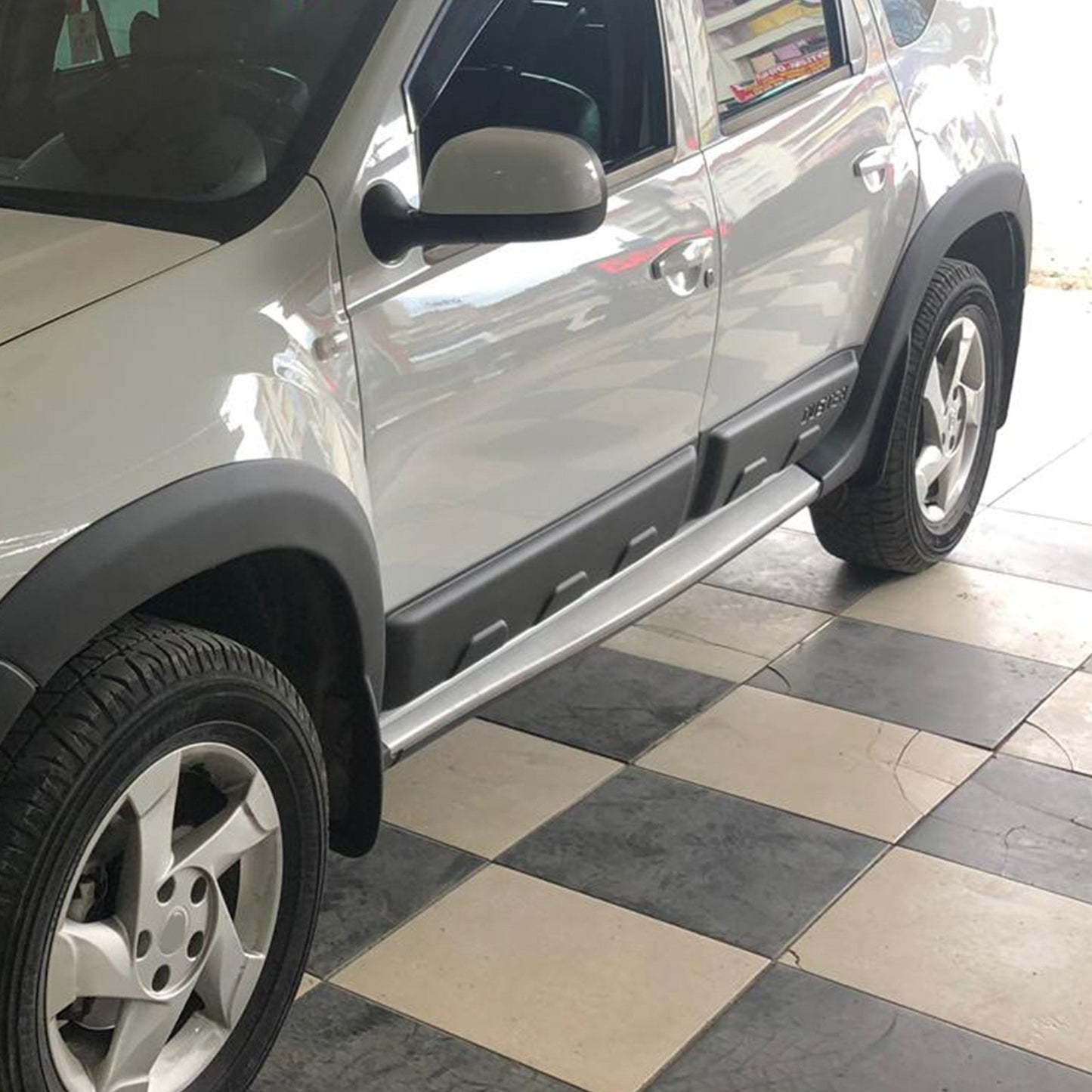 Dacia Duster 2010-2017 Yıl Aralığı Uyumlu Kapı Dodik 4 Parça