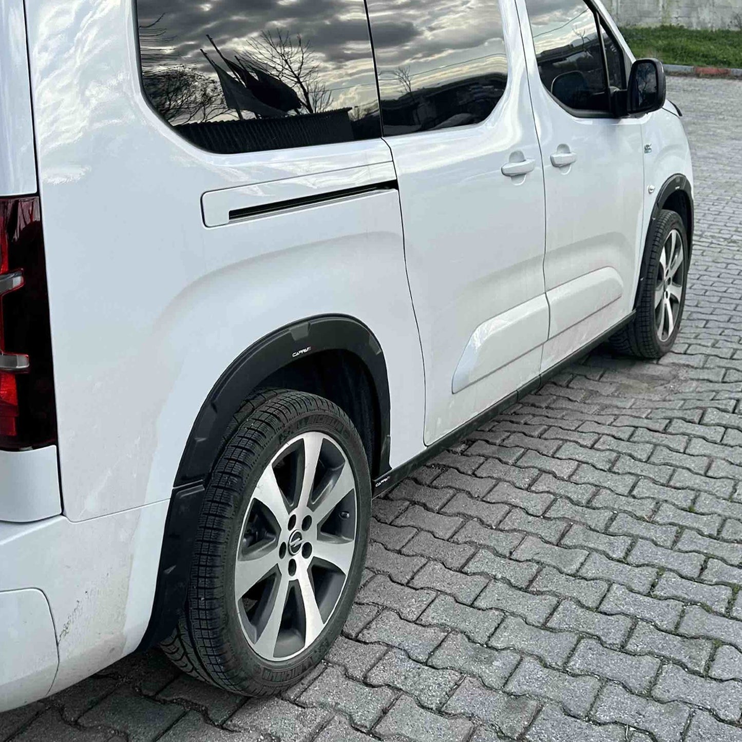 Opel Combo E 2018 Yılı Ve Sonrası 8 Prç. Çamurluk Dodik Set